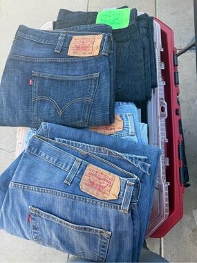 Levi's Classic Blue Denim Jeans - Multiple Washes